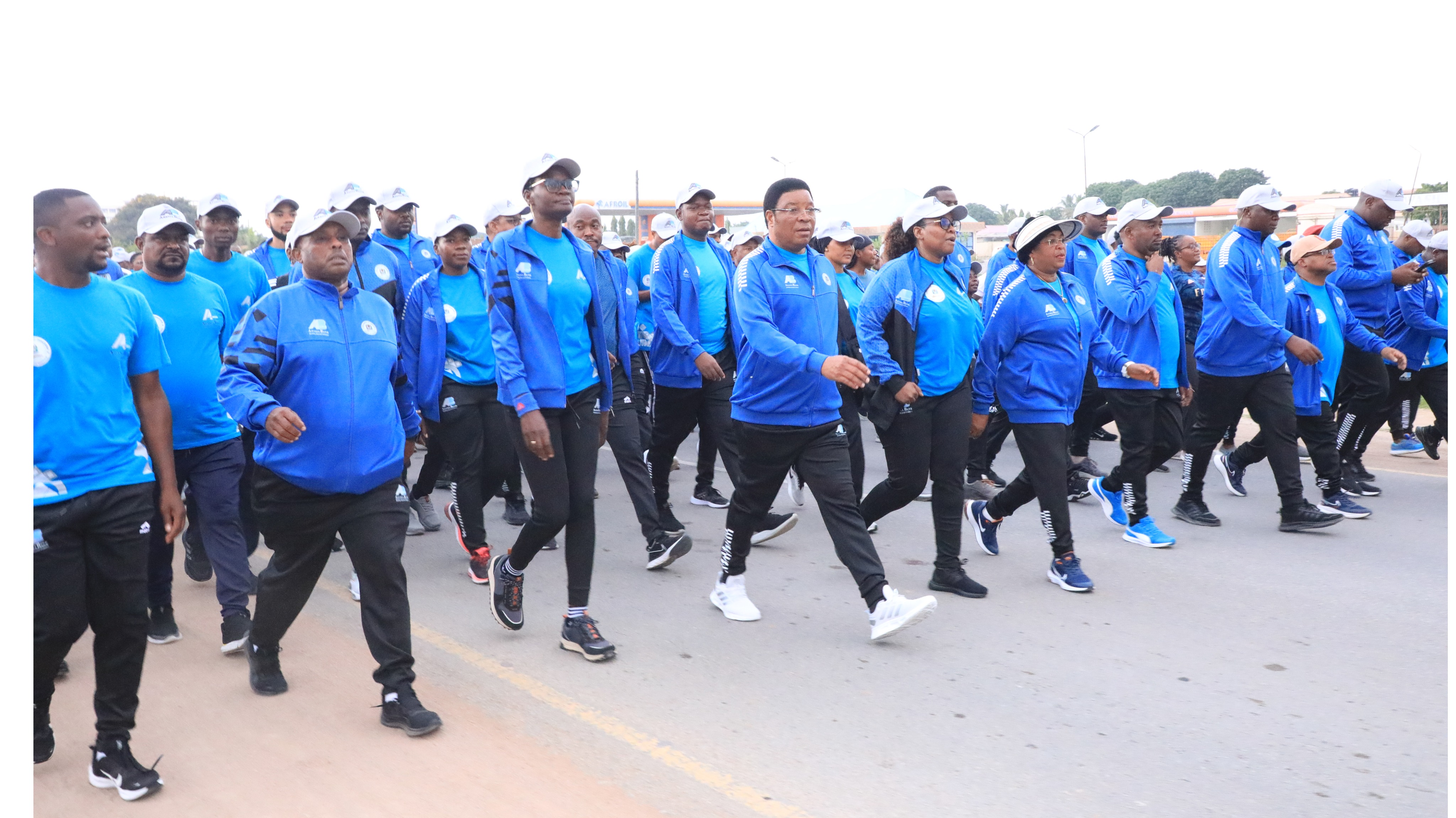 Waziri Mkuu, Mhe. Kassim Majaliwa akiwaongoza Waheshimiwa Wabunge, Watumishi wa Ofisi ya Bunge, pamo...